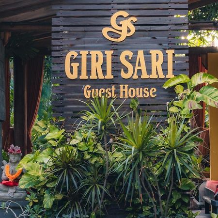 Giri Sari Guest House ペムテラン エクステリア 写真