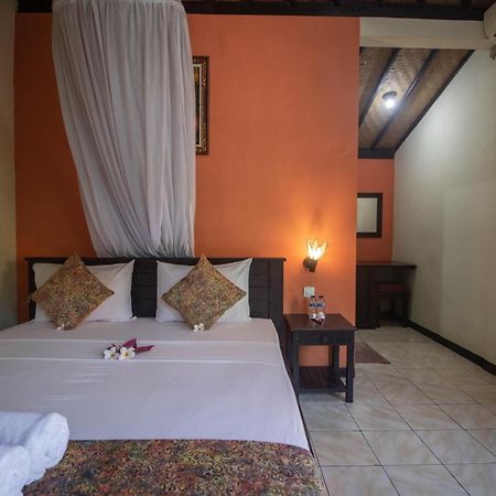 Giri Sari Guest House ペムテラン エクステリア 写真