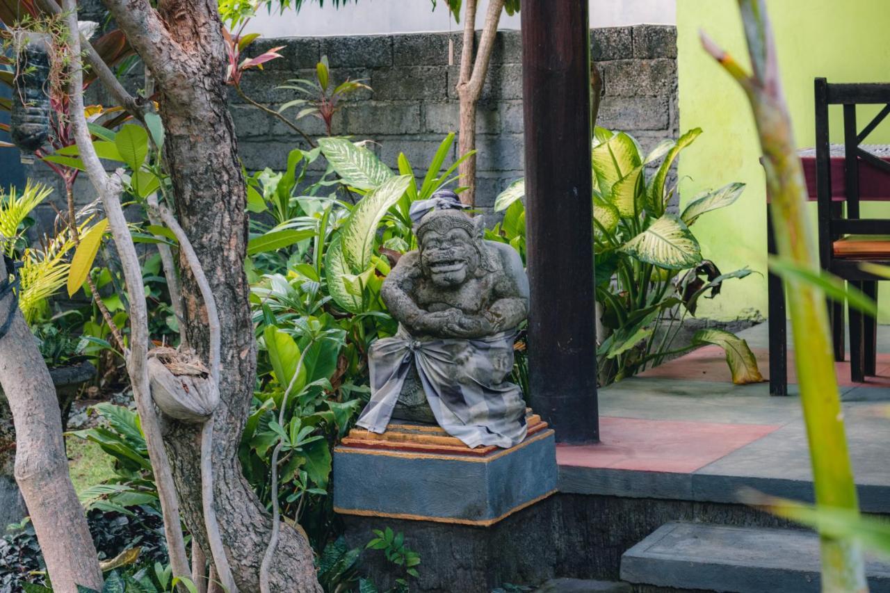Giri Sari Guest House ペムテラン エクステリア 写真
