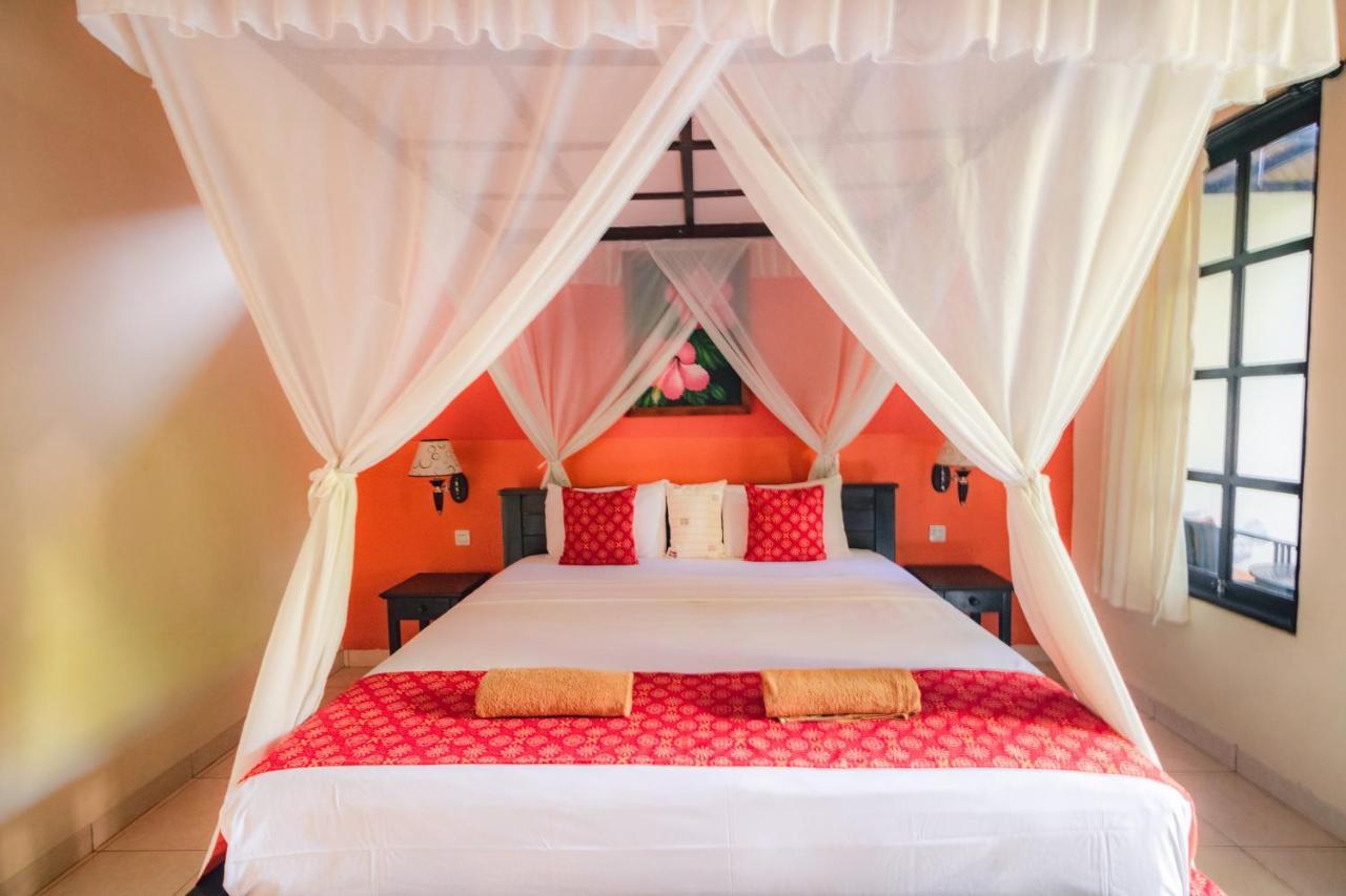 Giri Sari Guest House ペムテラン エクステリア 写真