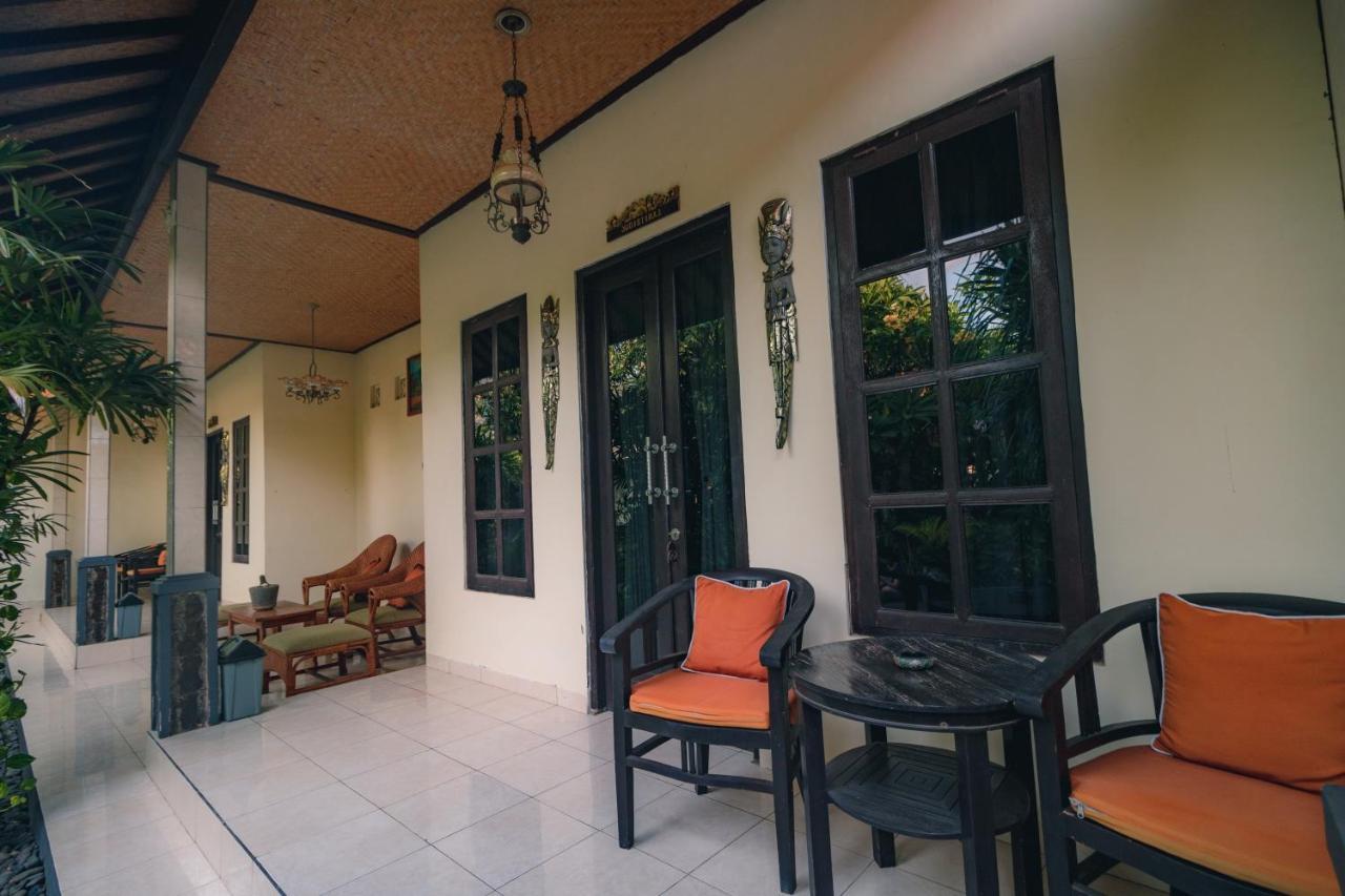 Giri Sari Guest House ペムテラン エクステリア 写真