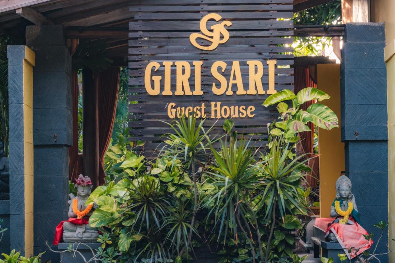 Giri Sari Guest House ペムテラン エクステリア 写真