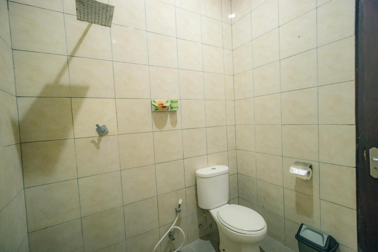Giri Sari Guest House ペムテラン エクステリア 写真