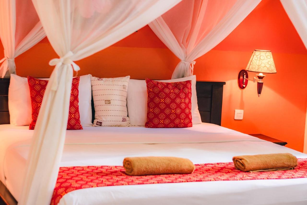 Giri Sari Guest House ペムテラン エクステリア 写真