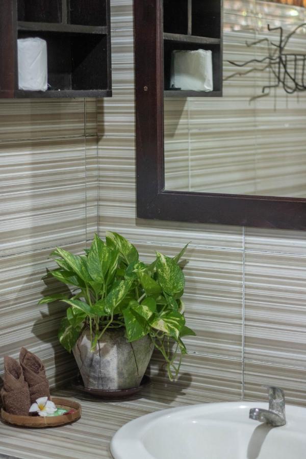 Giri Sari Guest House ペムテラン エクステリア 写真