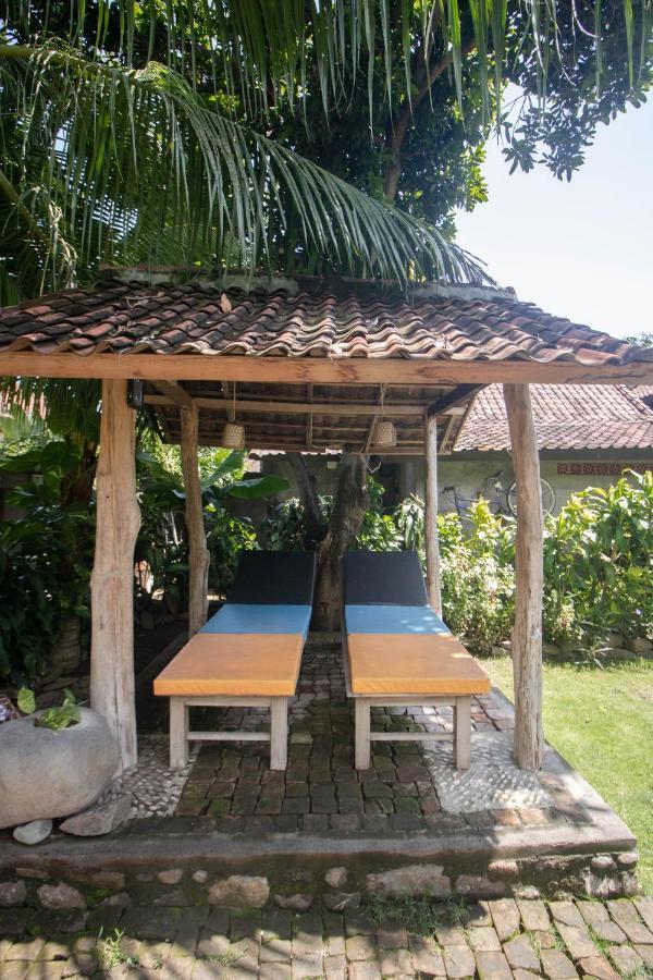 Giri Sari Guest House ペムテラン エクステリア 写真