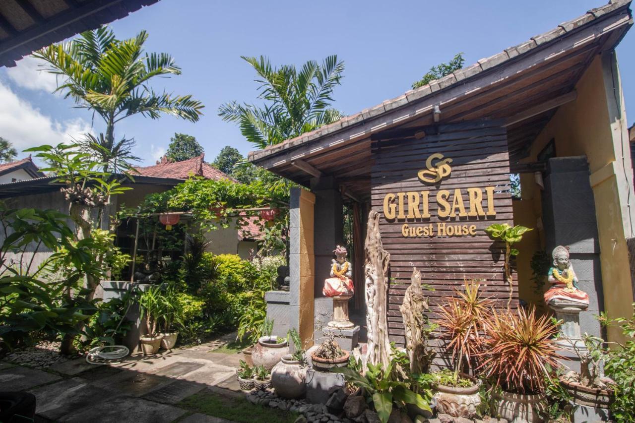 Giri Sari Guest House ペムテラン エクステリア 写真