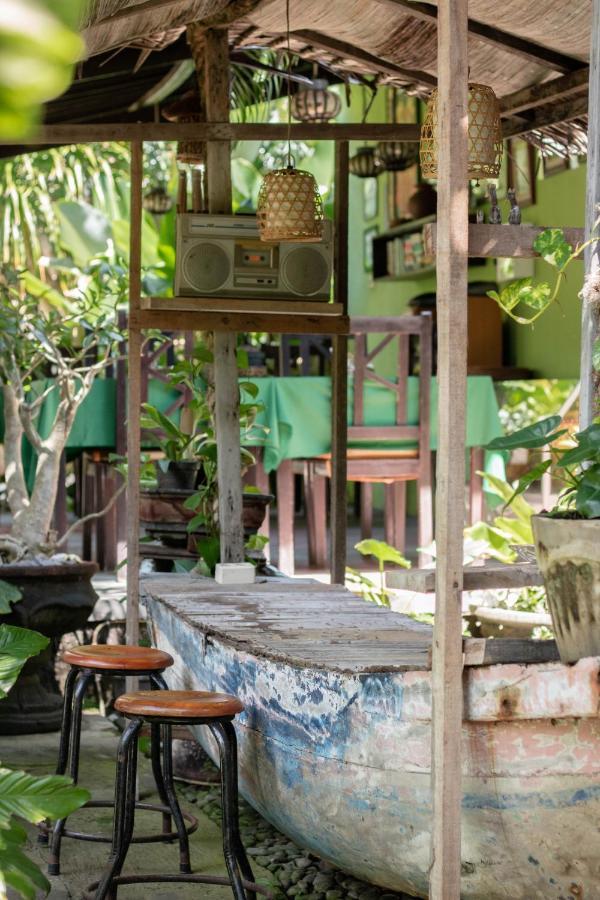 Giri Sari Guest House ペムテラン エクステリア 写真