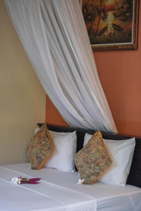 Giri Sari Guest House ペムテラン エクステリア 写真