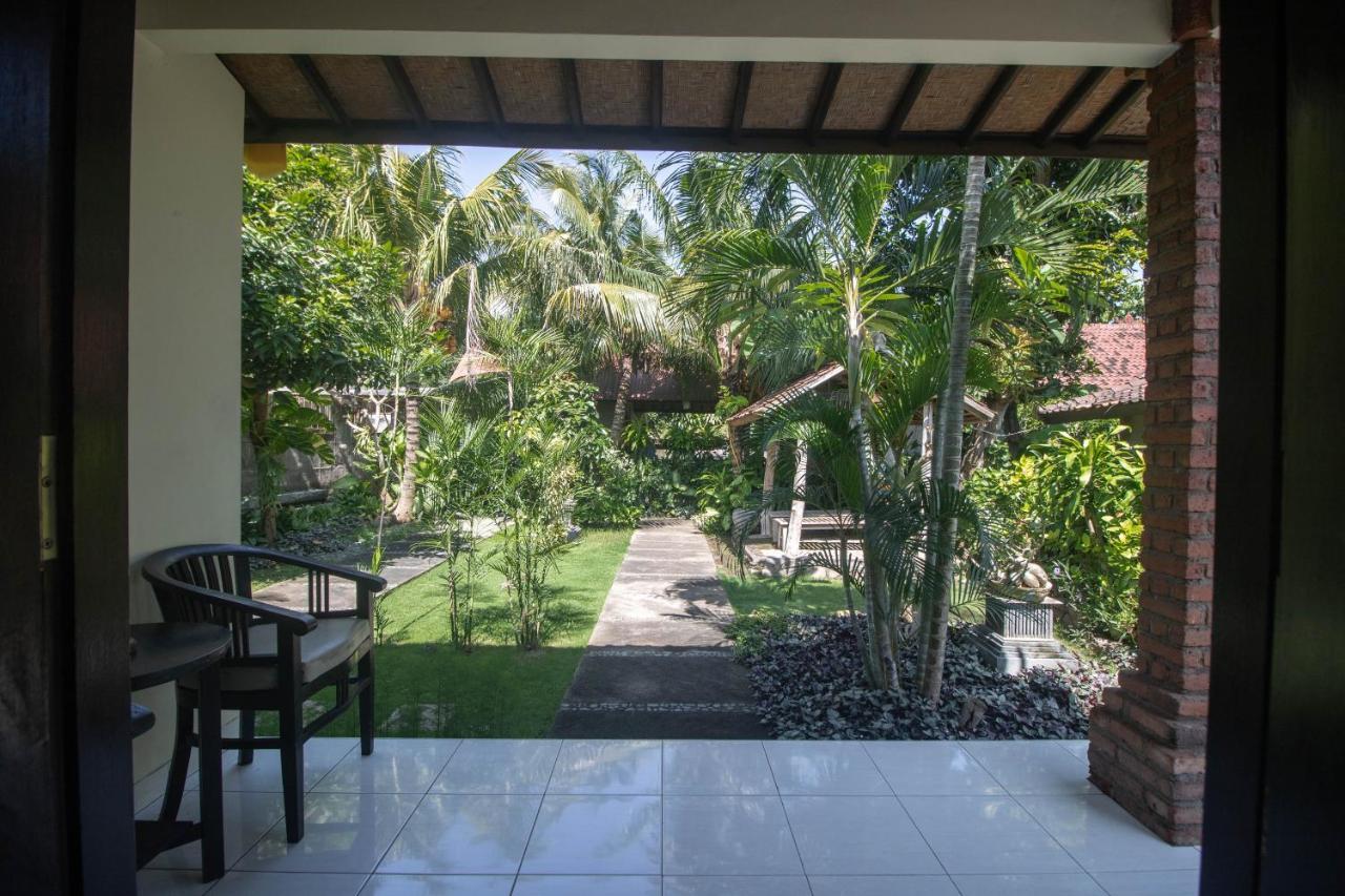 Giri Sari Guest House ペムテラン エクステリア 写真