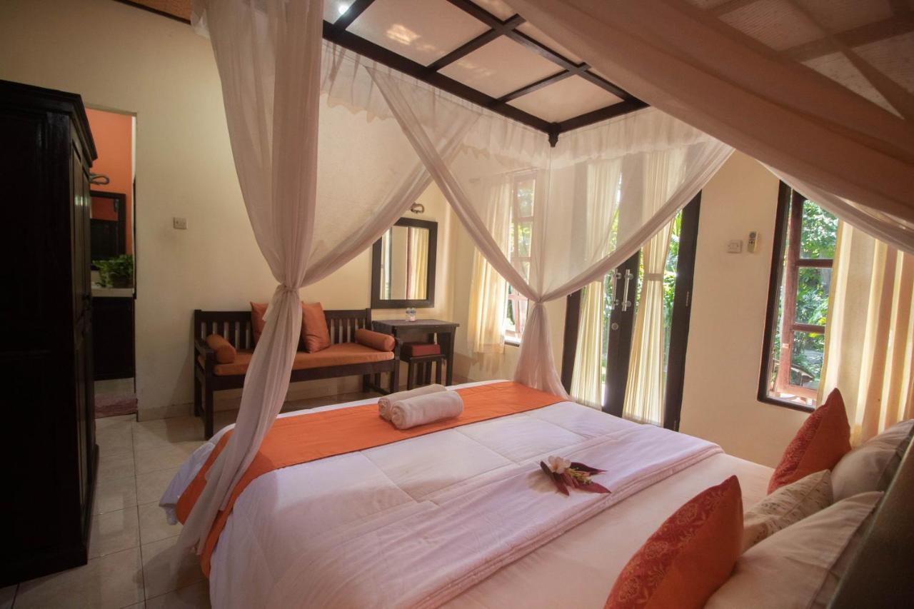 Giri Sari Guest House ペムテラン エクステリア 写真