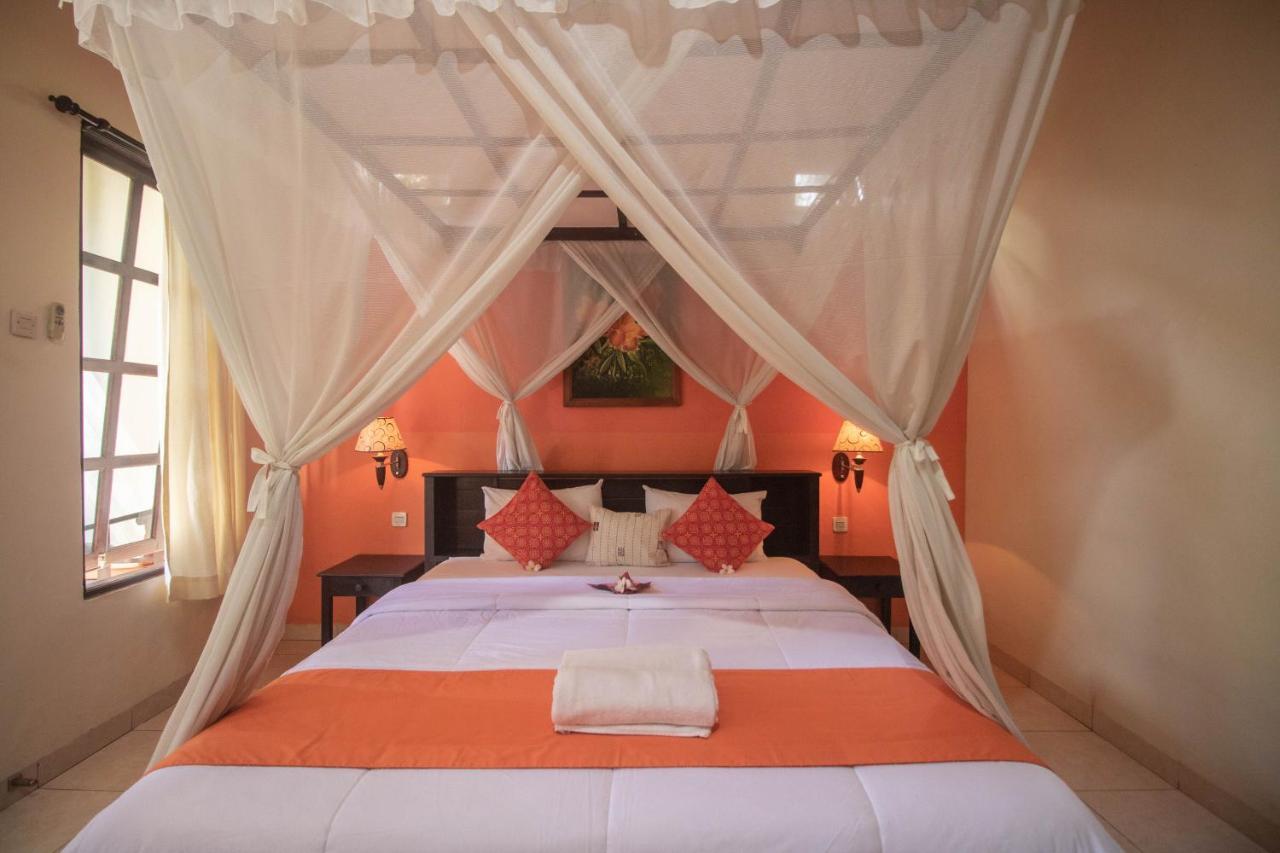 Giri Sari Guest House ペムテラン エクステリア 写真