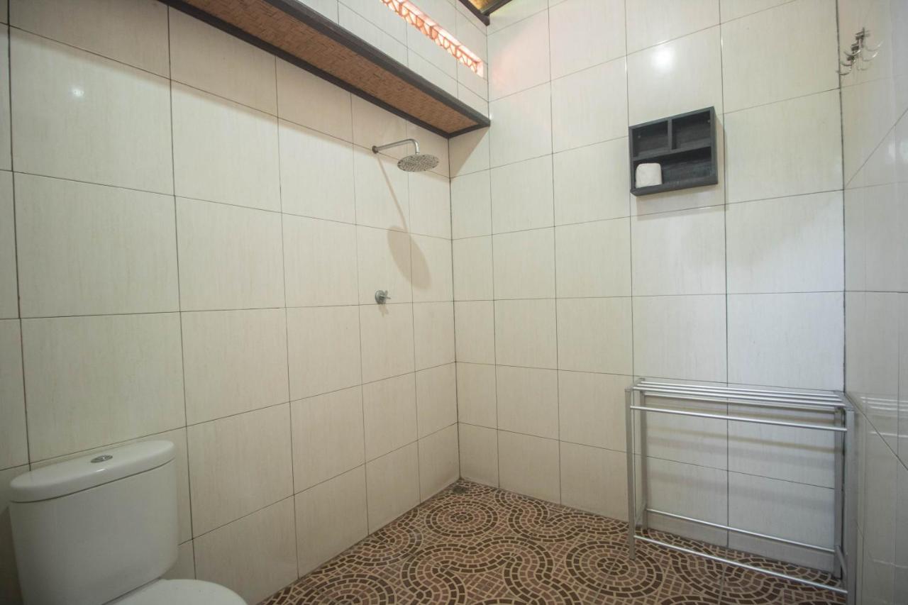 Giri Sari Guest House ペムテラン エクステリア 写真