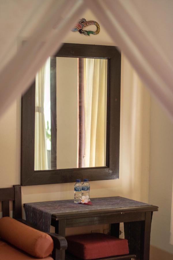 Giri Sari Guest House ペムテラン エクステリア 写真