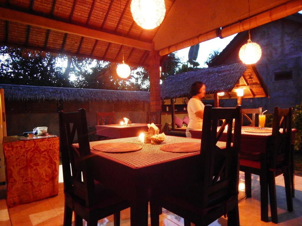 Giri Sari Guest House ペムテラン エクステリア 写真