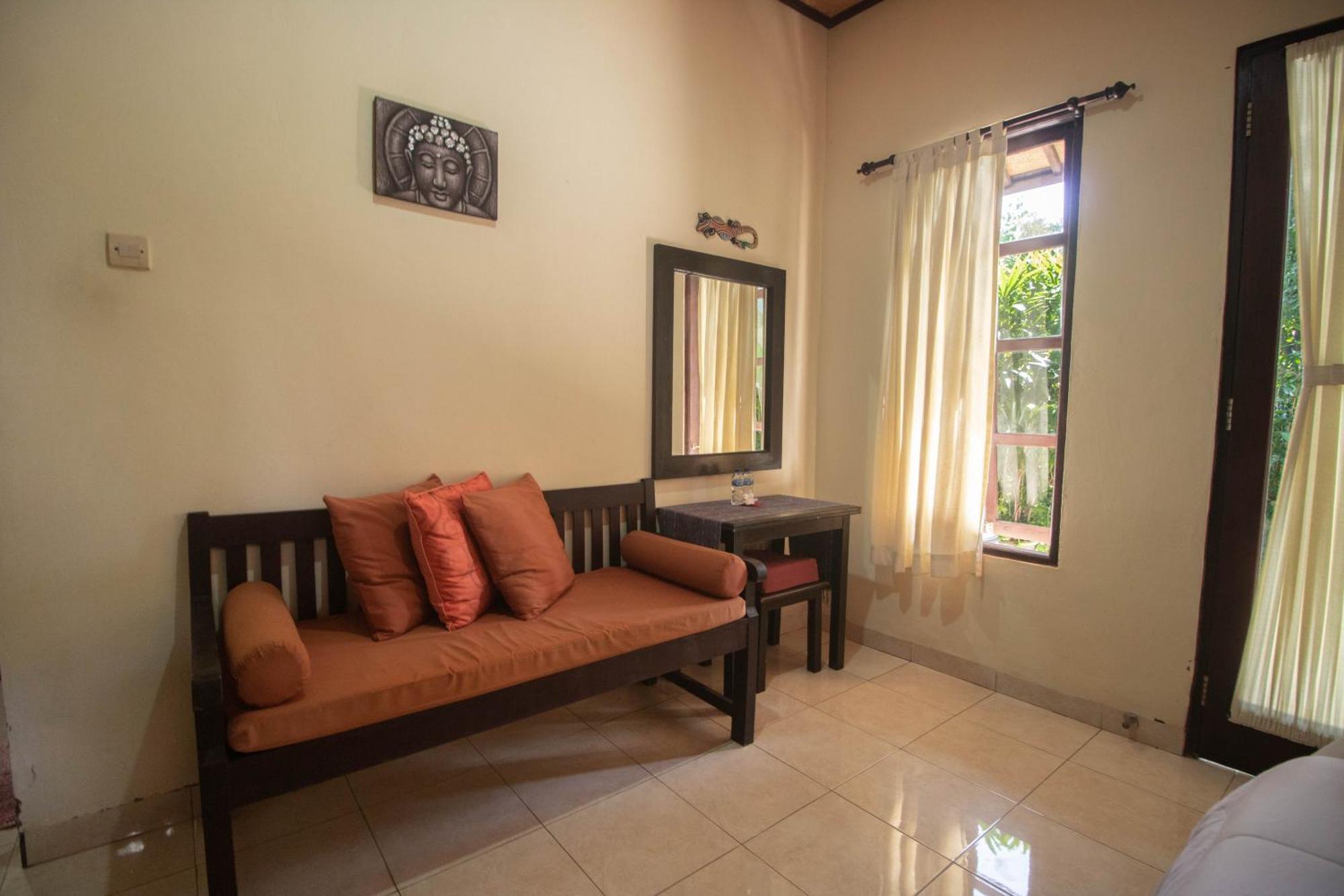 Giri Sari Guest House ペムテラン エクステリア 写真