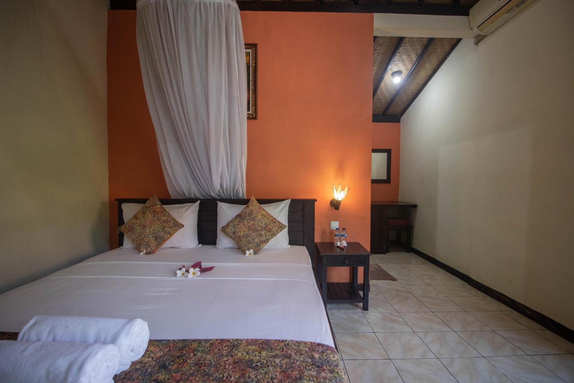 Giri Sari Guest House ペムテラン エクステリア 写真