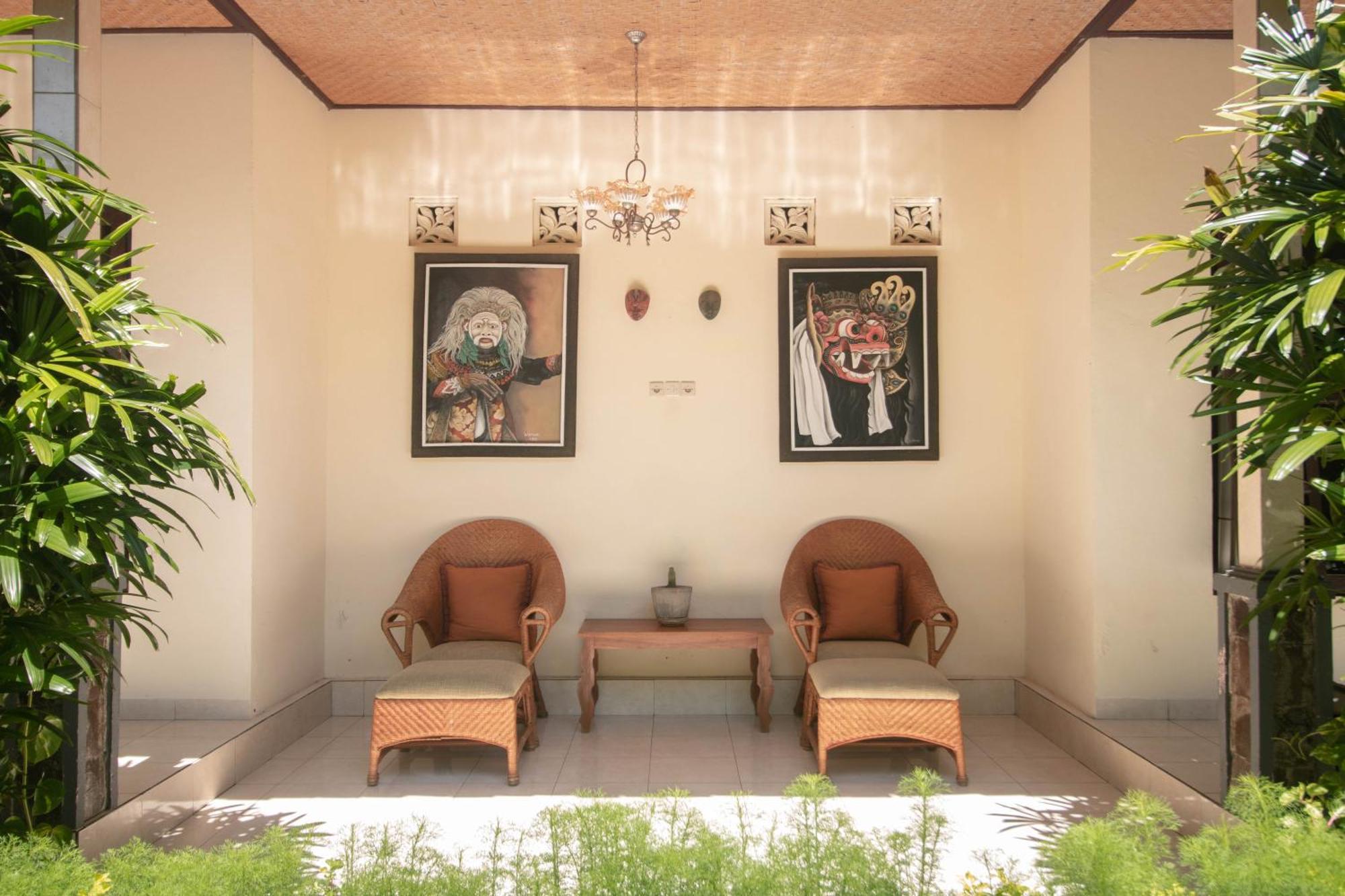 Giri Sari Guest House ペムテラン エクステリア 写真