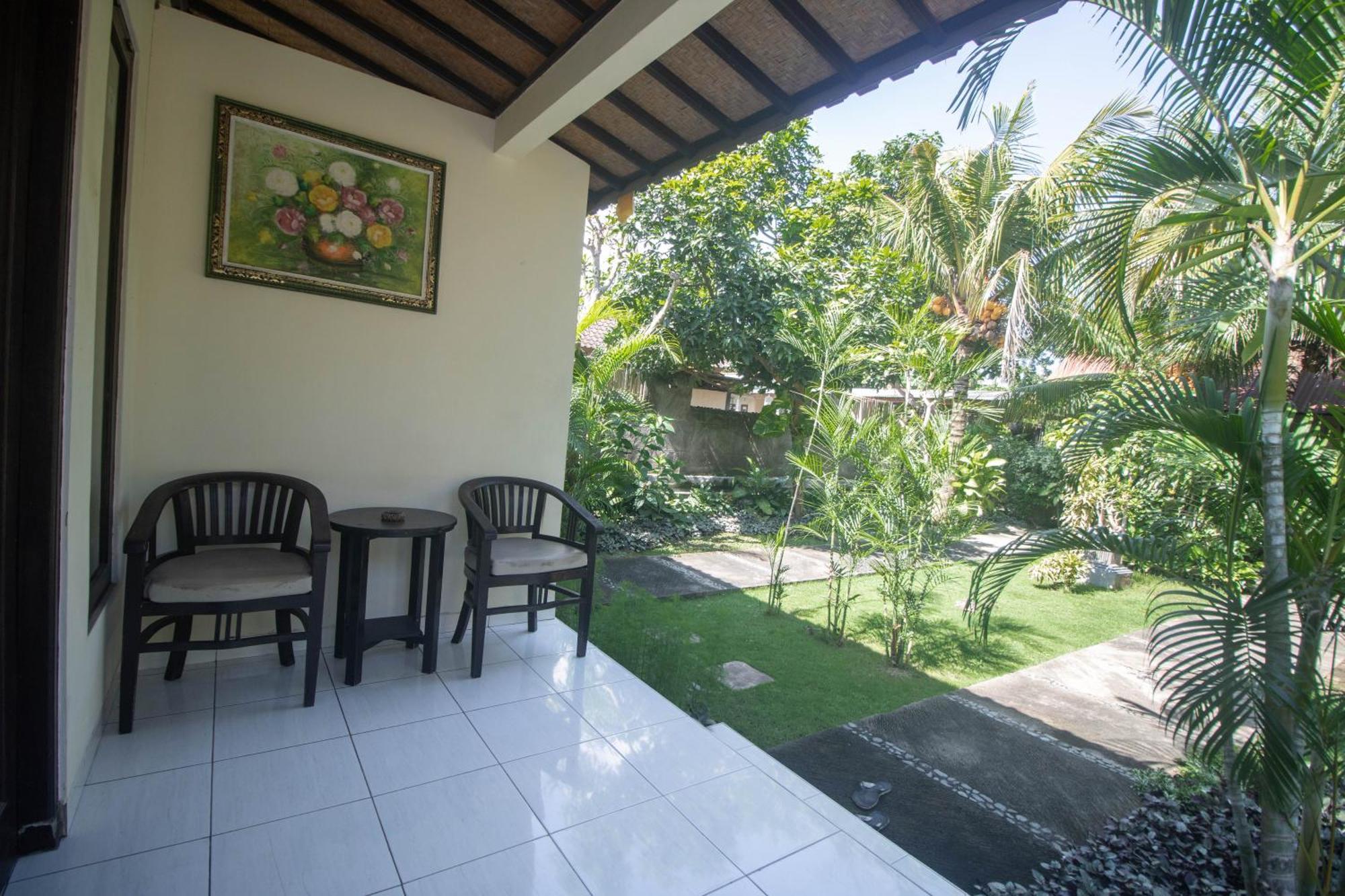 Giri Sari Guest House ペムテラン エクステリア 写真
