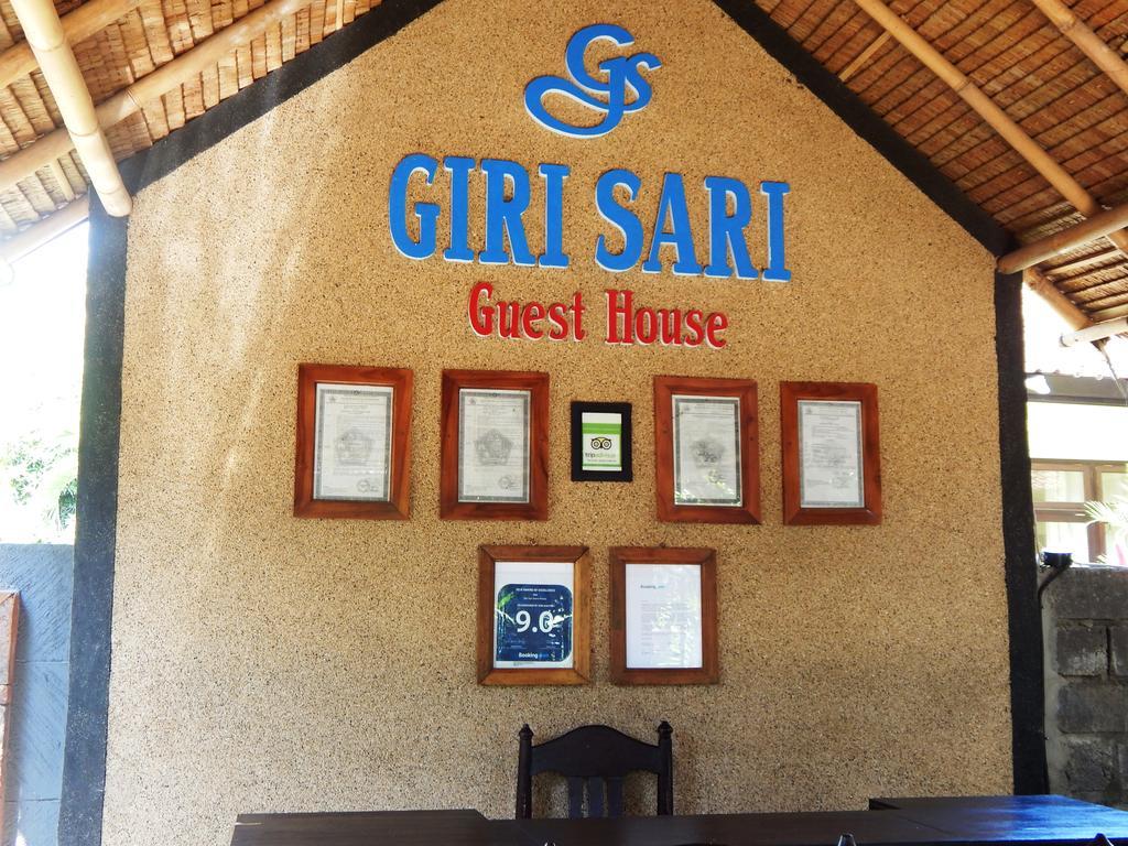 Giri Sari Guest House ペムテラン エクステリア 写真