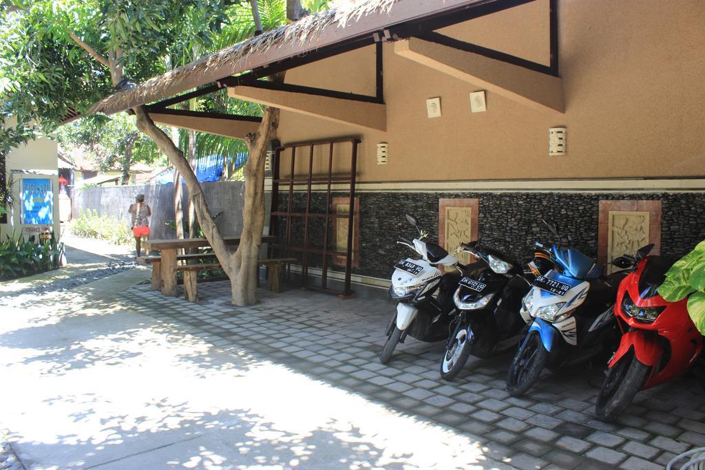 Giri Sari Guest House ペムテラン エクステリア 写真