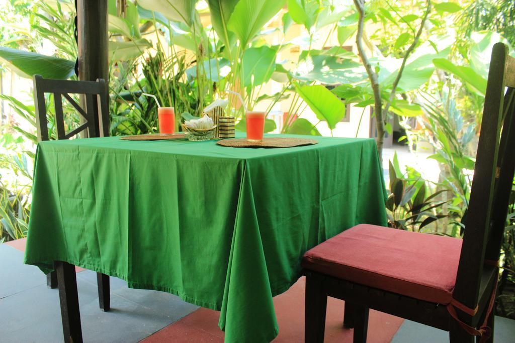 Giri Sari Guest House ペムテラン エクステリア 写真