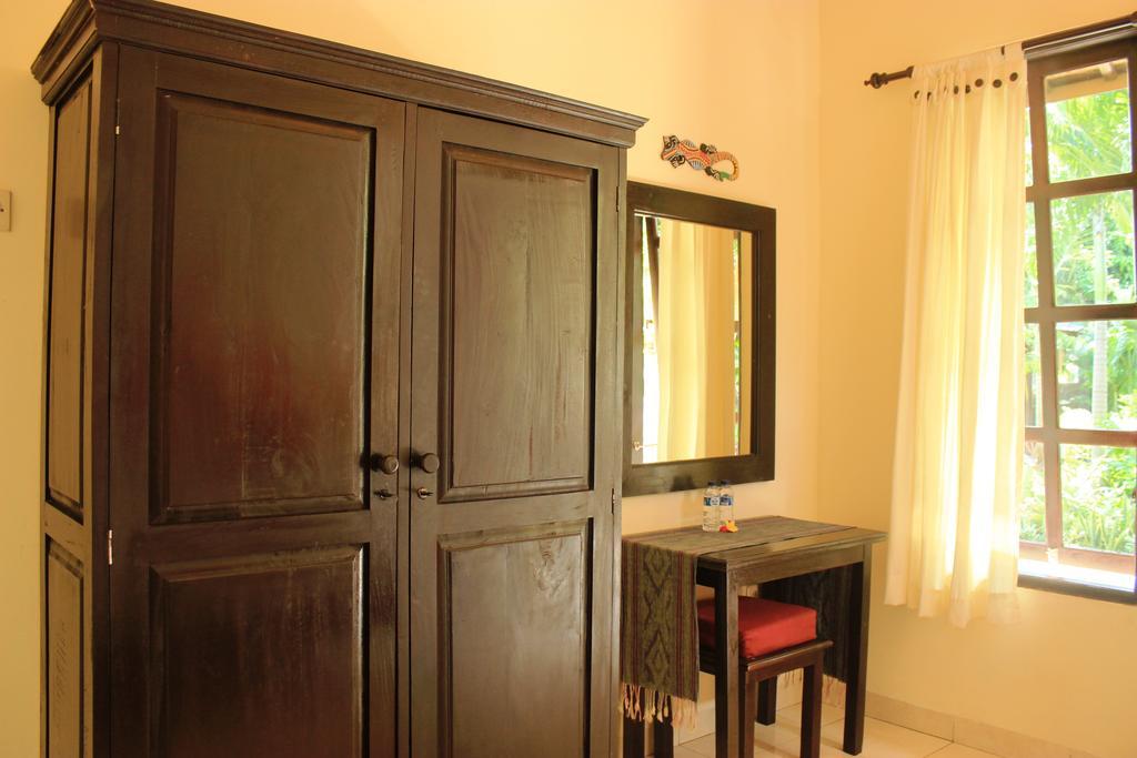 Giri Sari Guest House ペムテラン エクステリア 写真
