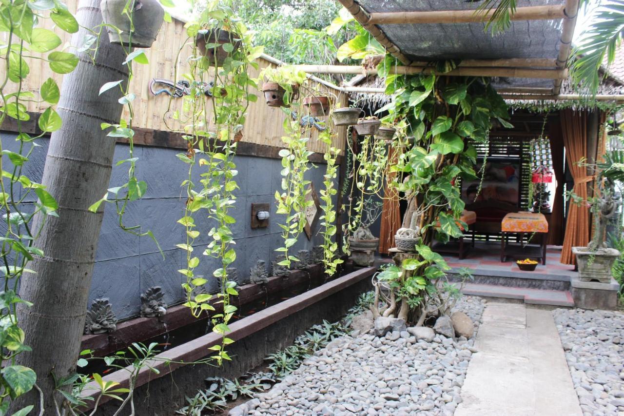 Giri Sari Guest House ペムテラン エクステリア 写真