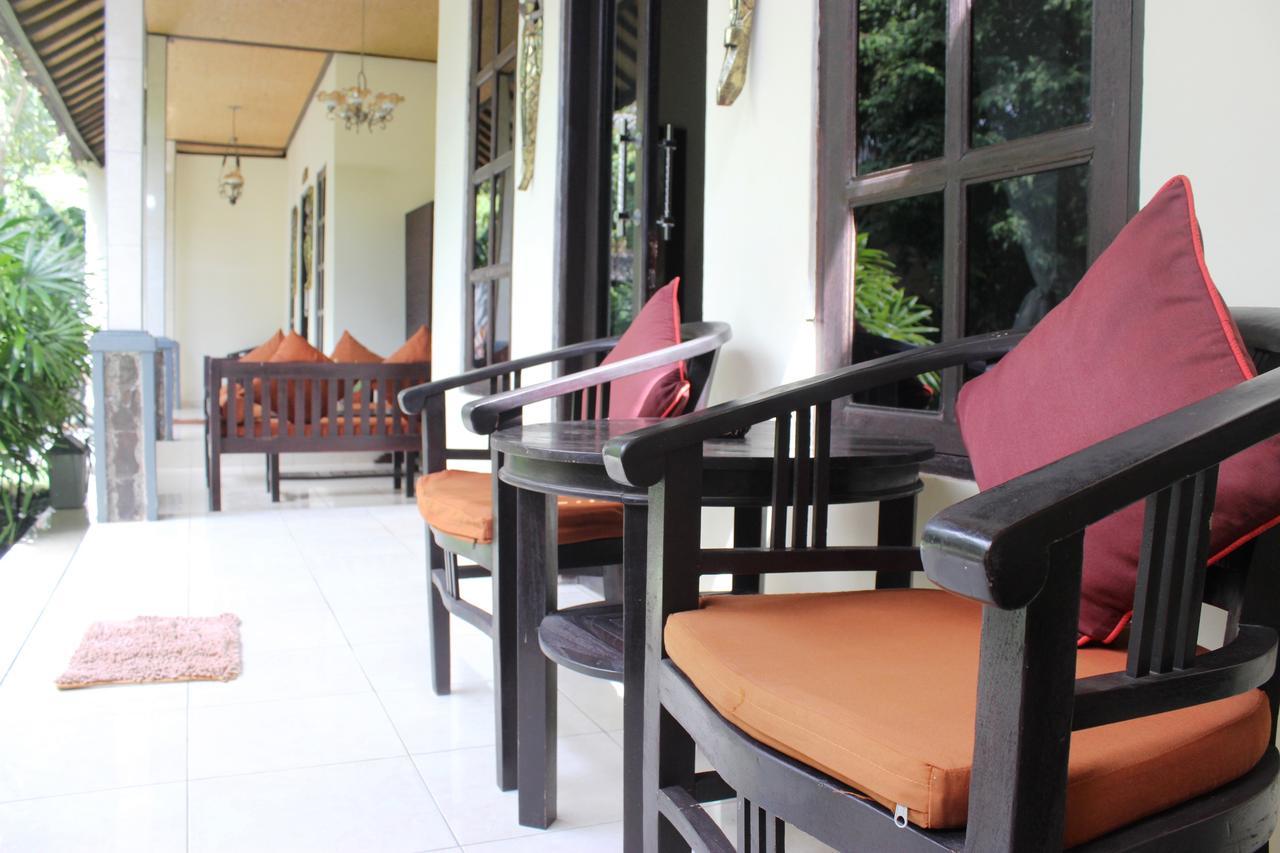 Giri Sari Guest House ペムテラン エクステリア 写真