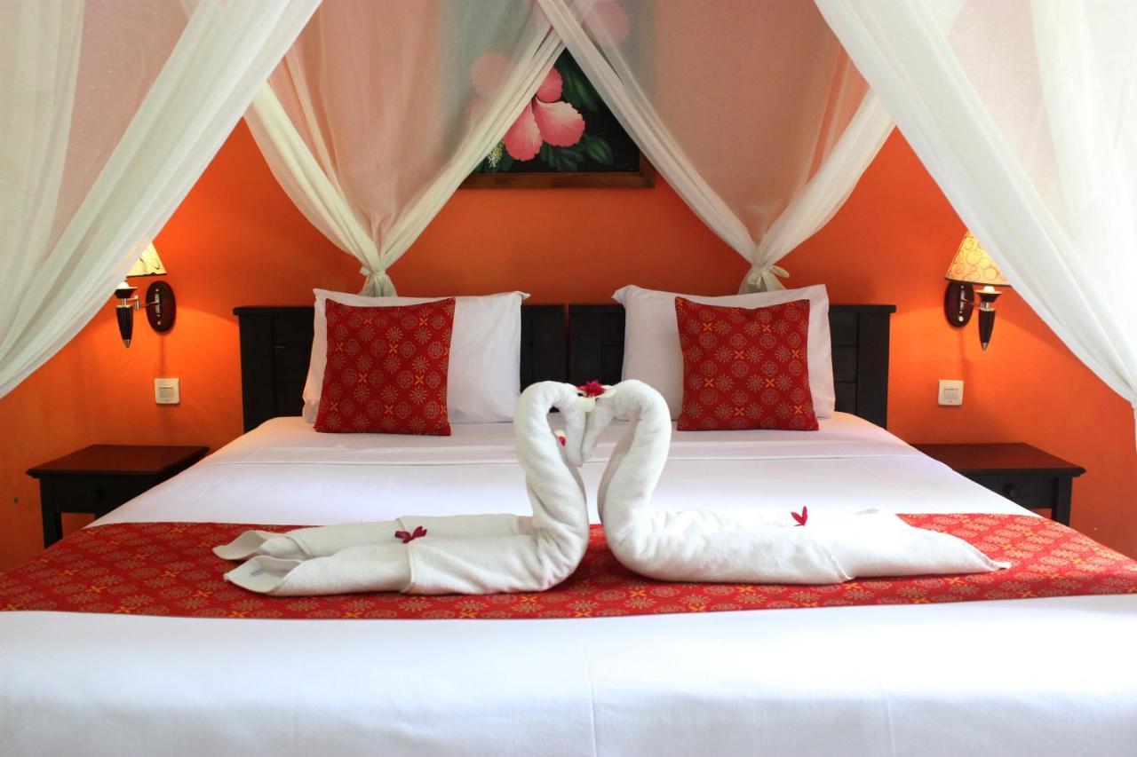 Giri Sari Guest House ペムテラン エクステリア 写真