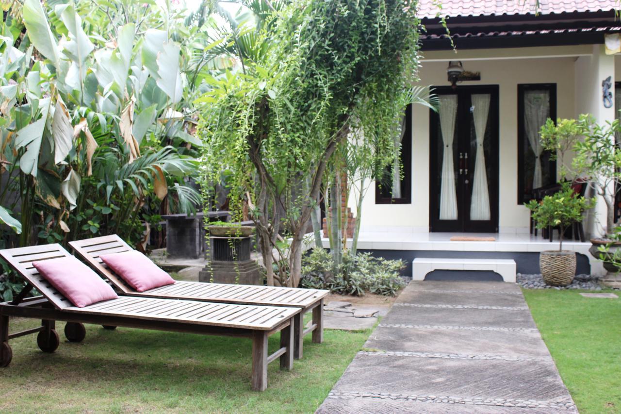 Giri Sari Guest House ペムテラン エクステリア 写真