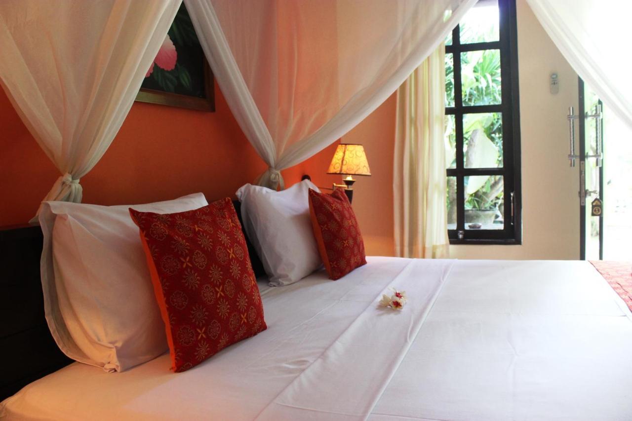 Giri Sari Guest House ペムテラン エクステリア 写真